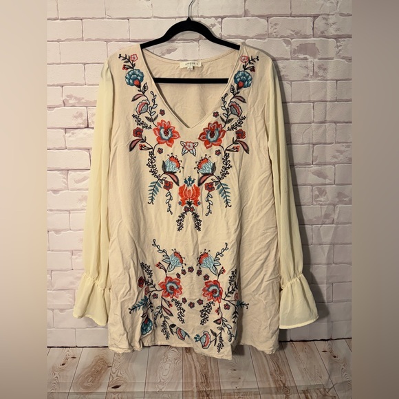 Umgee Tops - Umgee Cream Floral Embroidered Tunic